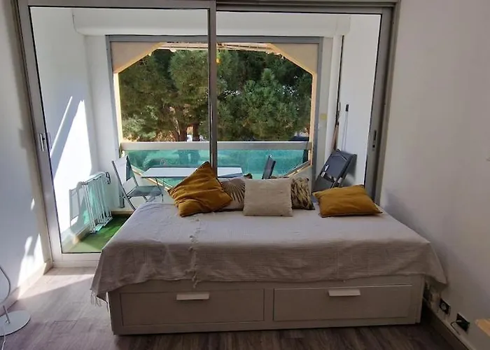 La Faviere Avec Clim, Balcon Et Place De Parking Privee * 봄레미모사